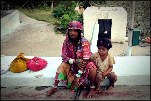 Lamani Woman with her kid near the Lakshmi Temple