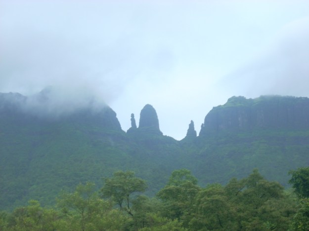 A view of the Mahuli Fort in the rains