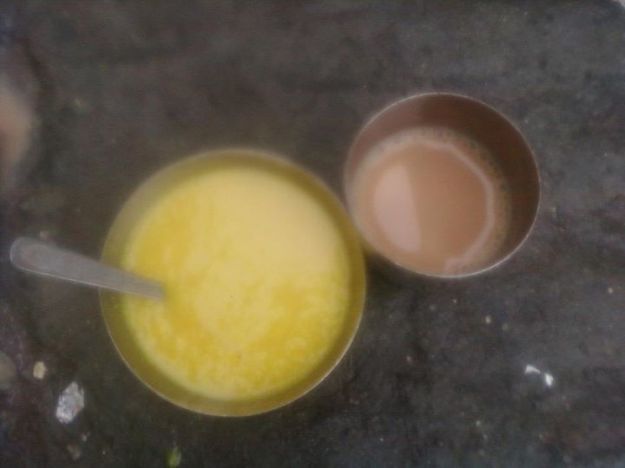 Tasty Dal Khichdi & Hot Tea served to all at the Langar