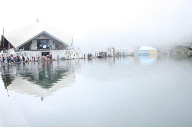 The glacial lake of Hemkund Saheb