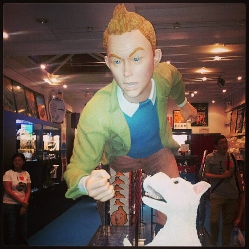 Tintitn Statue at the Tintin store in Chinatown