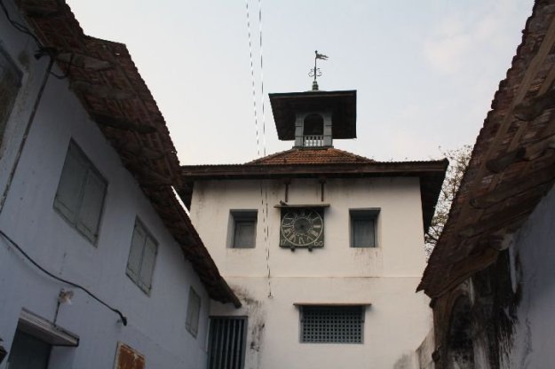 Oldest Jewish Synagogue lies in India at Fort Kochi - Pardesi Synagogue